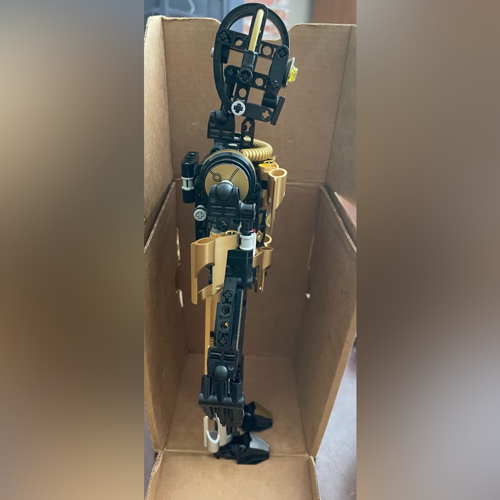 Lego Technic C-3PO Starwars 8007-1 Gold and Black Robot Figure - Picture 2 of 7